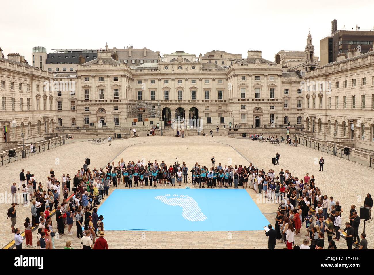 Die Fahne der Menschenrechte vom 24. Juni 2019 Somerset House, London, Großbritannien Fliegen Stockfoto