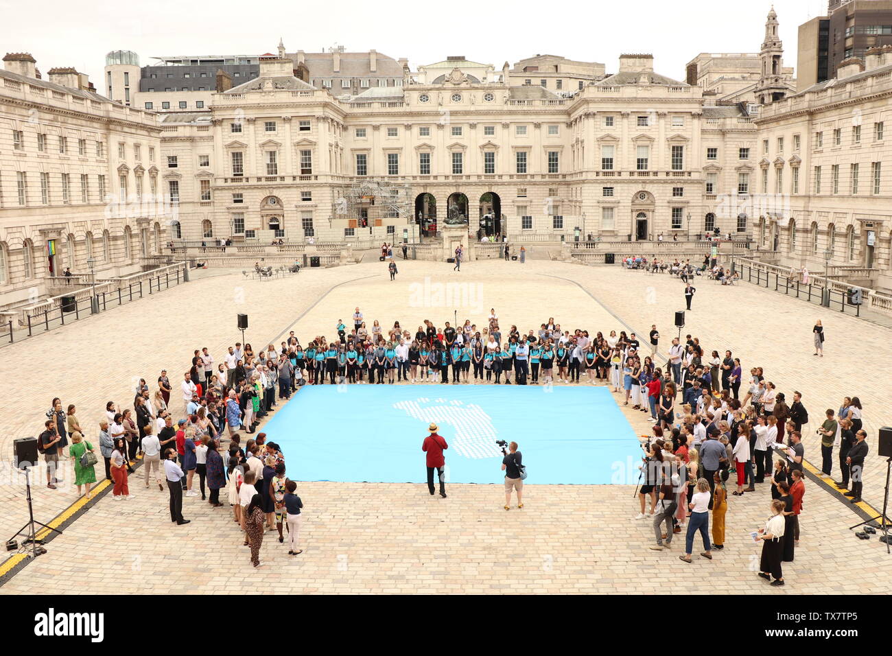 Die Fahne der Menschenrechte vom 24. Juni 2019 Somerset House, London, Großbritannien Fliegen Stockfoto