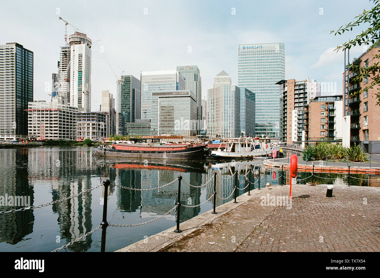 Blackwall Basin in den Londoner Docklands, Blick auf Canary Wharf Stockfoto