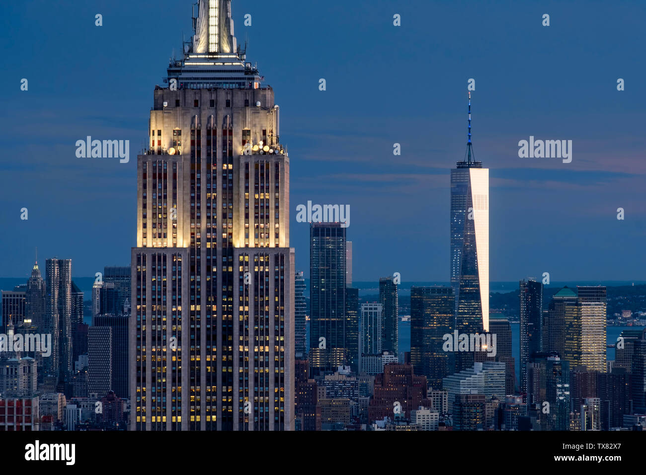 Das Empire State Building und das One World Trade Center bei Nacht, New York, USA Stockfoto