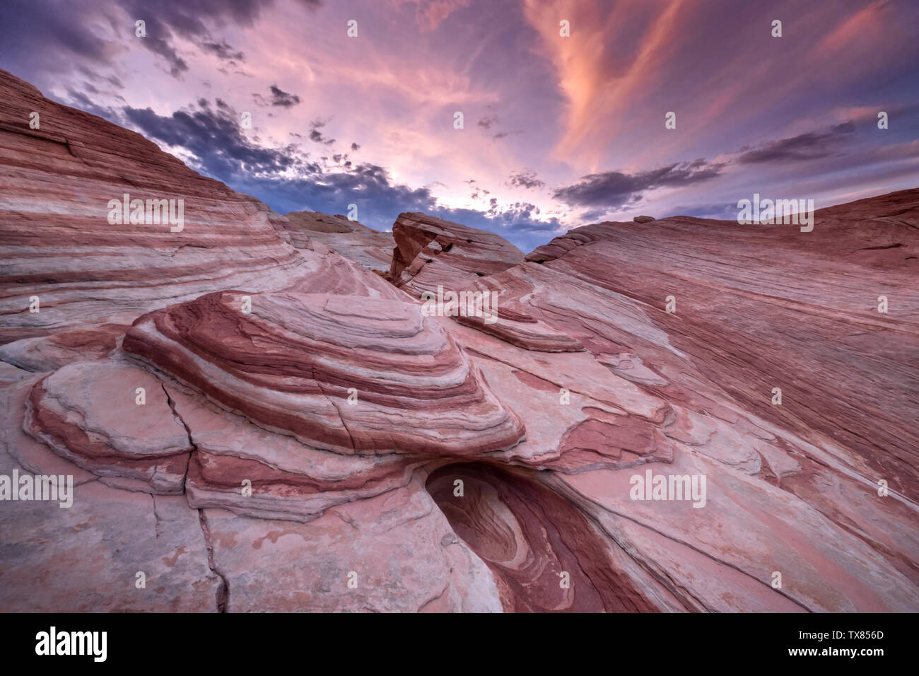 Brand Wave Sonnenuntergang, Valley of Fire State Park, Nevada, USA Stockfoto