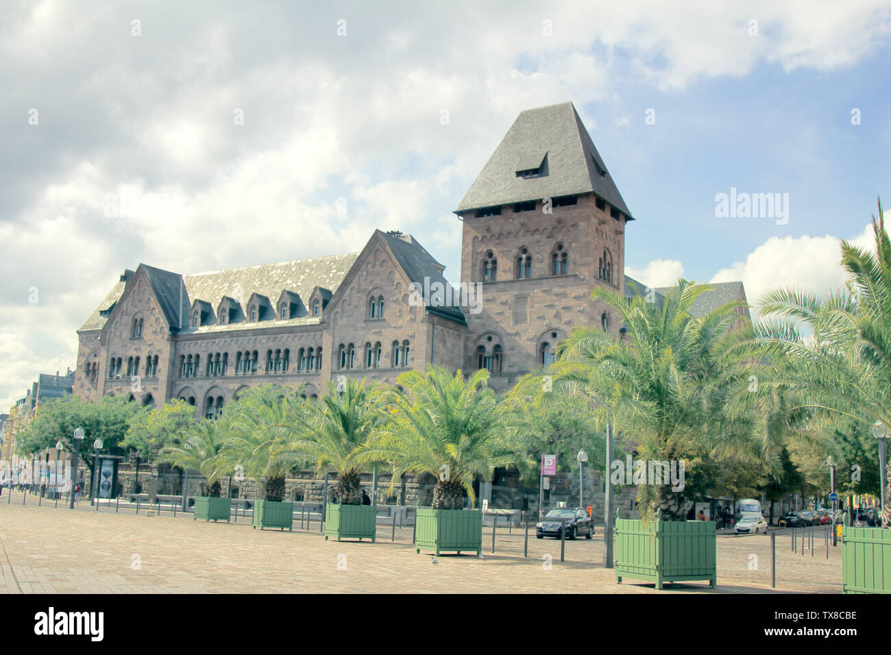 Metz, Frankreich - 20 September 2017: Main Post Office - Fassaden auf dem Platz vor der General de Gaulle und der Rue Gambetta, Alerion Hotel Stockfoto