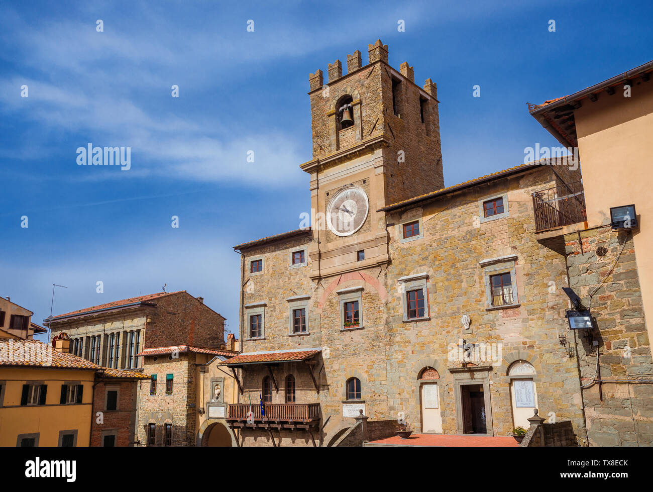 Cortona kommunale Palast mit Renaissance Tower clock im historischen Zentrum, eine alte mittelalterliche Stadt in der Toskana Stockfoto