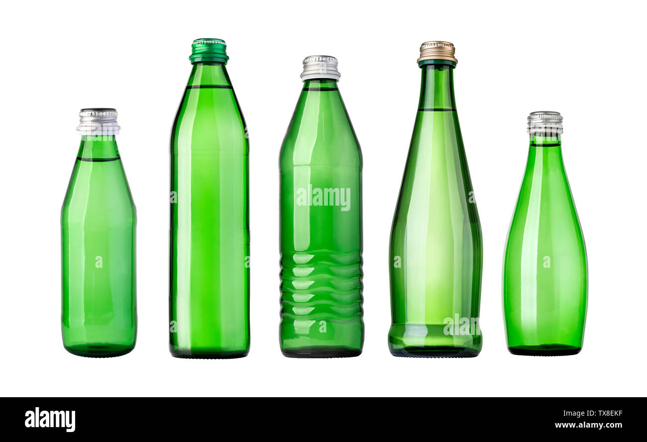 Set aus grünem Glas Flaschen Sodawasser. Auf weissem Hintergrund Stockfoto