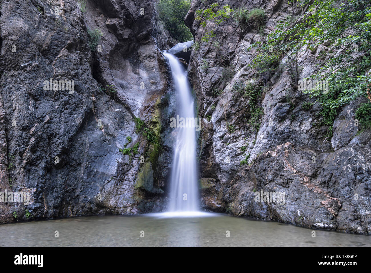 Wasserfall bei Eaton Canyon in der San Gabriel Mountains in der Nähe von Los Angeles, Altadena und Pasadena in Südkalifornien. Stockfoto