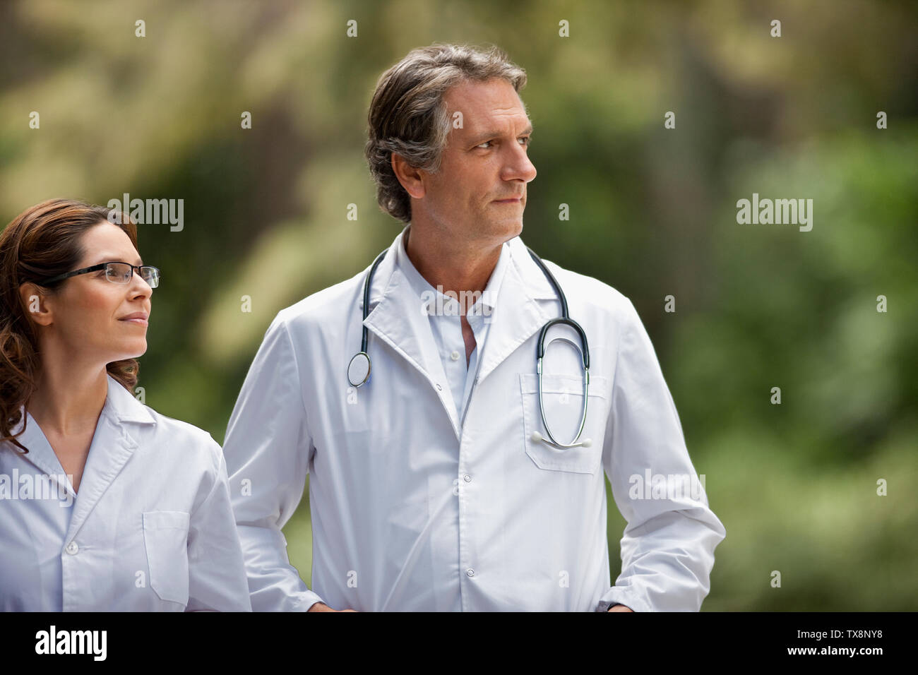 Portrait von männlichen und weiblichen Arzt. Stockfoto