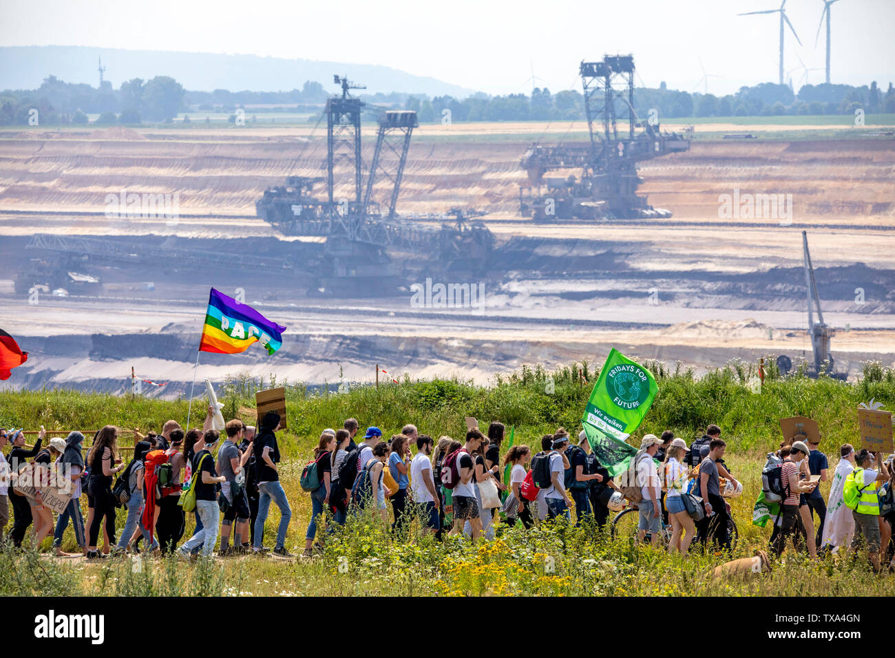 Erste internationale Klimaschutz Demonstration, Klima, Streik, die Bewegung der Freitag für die Zukunft, an der Braunkohle Garzweiler, mit mehreren Th Stockfoto