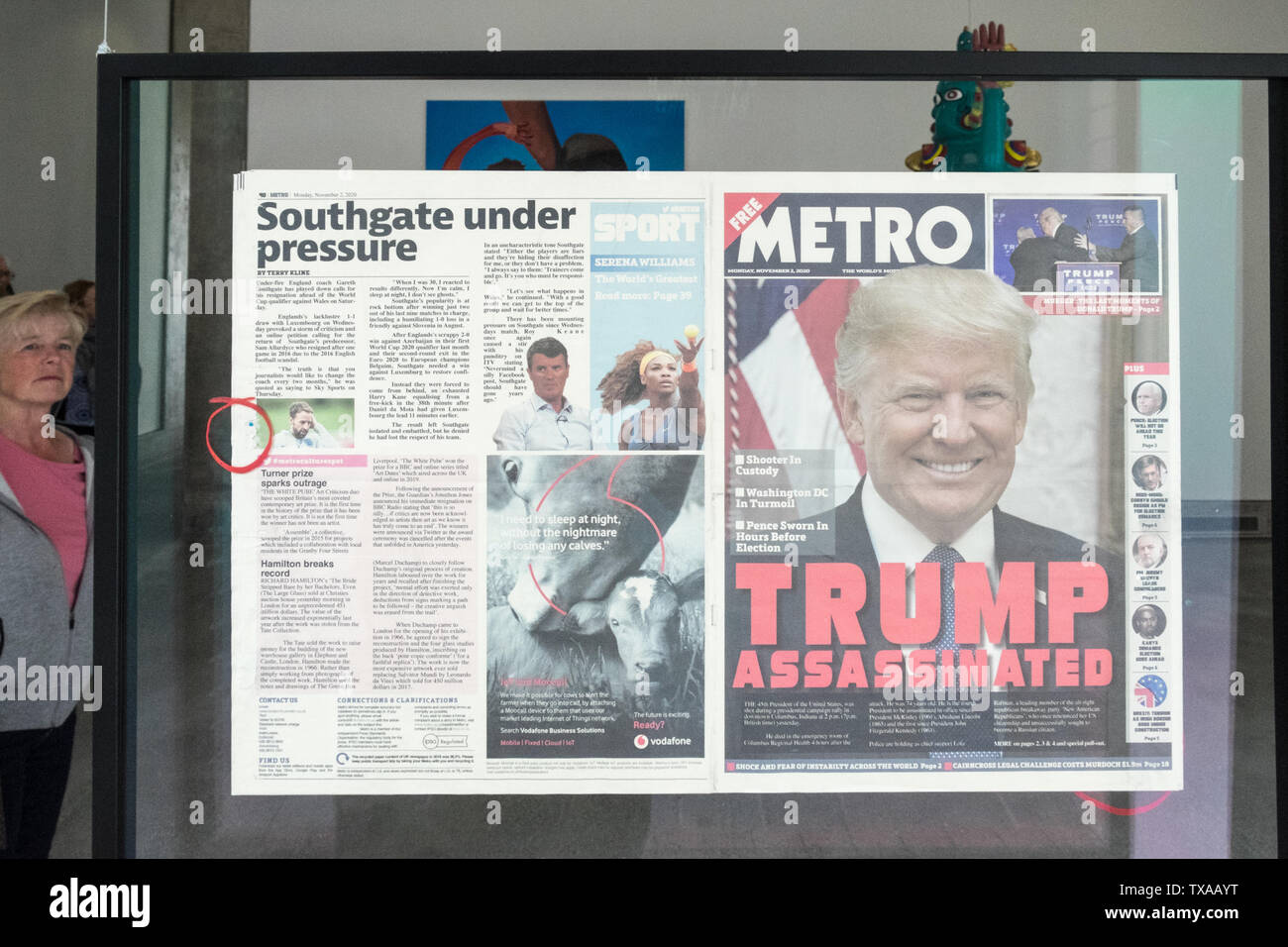 Bluecoat, Kunst, Galerie, gefälschte Nachrichten, Trumpf, ermordet, Zeitung, Liverpool, Norden, Norden, Stadt, North West, Merseyside, England, Englisch, GB, Großbritannien, England, Großbritannien, Stockfoto