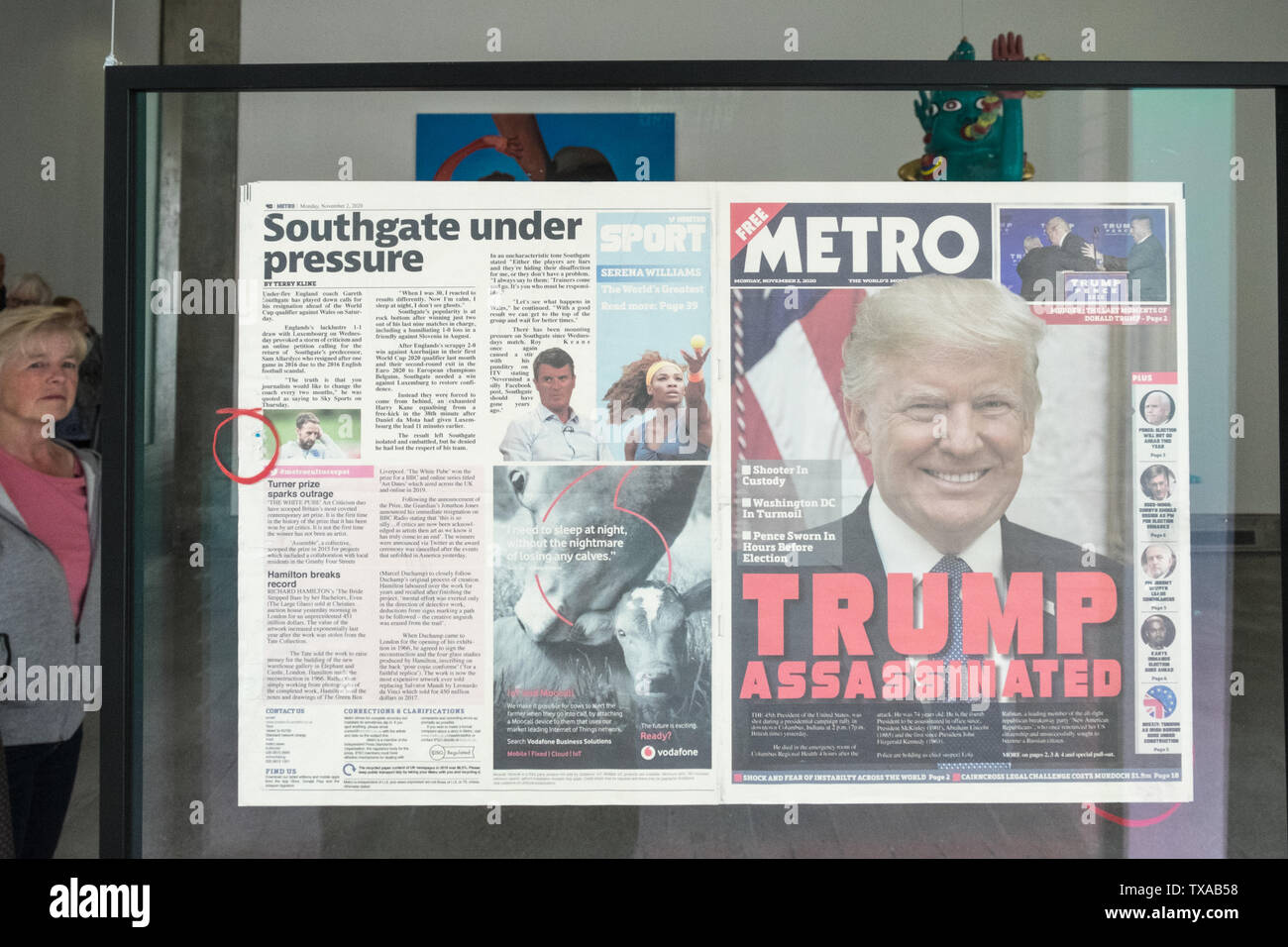 Bluecoat, Kunst, Galerie, gefälschte Nachrichten, Trumpf, ermordet, Zeitung, Liverpool, Norden, Norden, Stadt, North West, Merseyside, England, Englisch, GB, Großbritannien, England, Großbritannien, Stockfoto