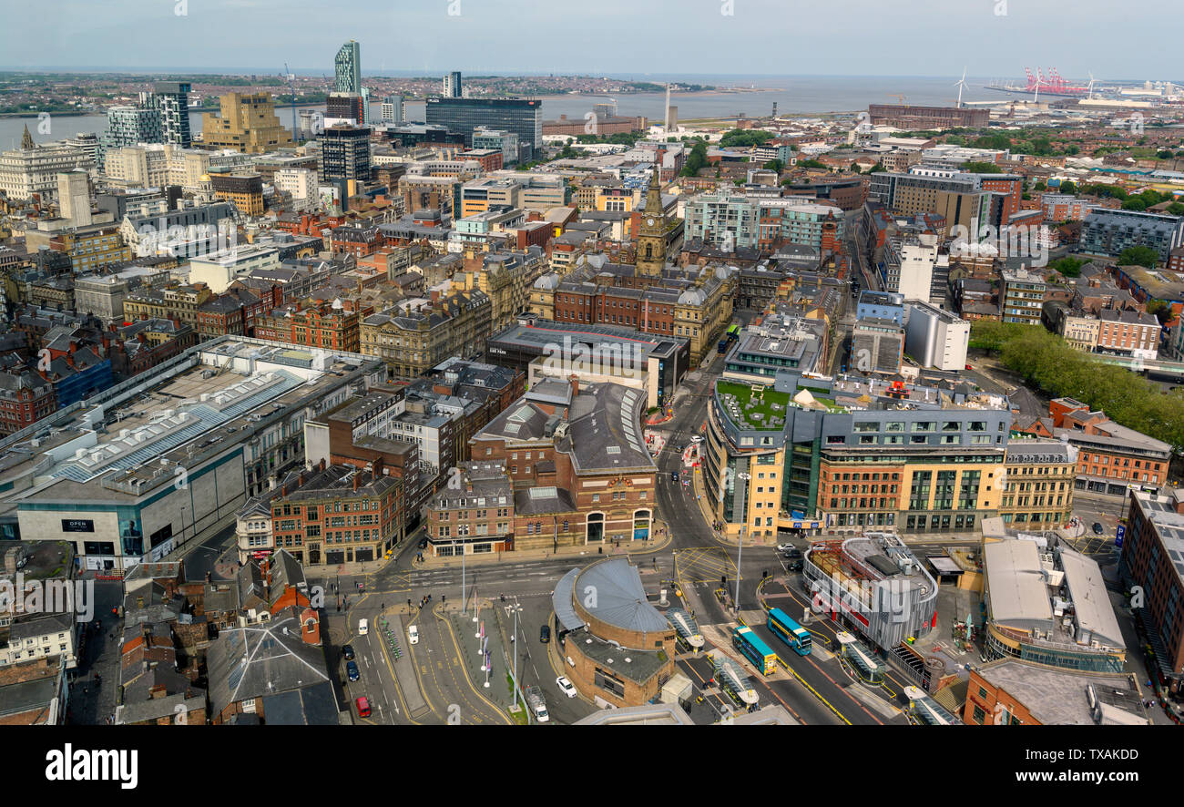 Luftaufnahme von Liverpool nach Westen, Liverpool, Merseyside, England, Großbritannien Stockfoto