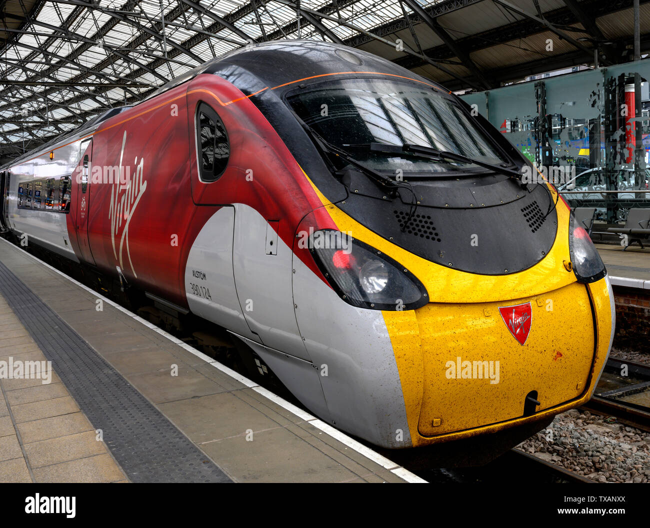 British Rail Class 390 Pendolino Zug am Bahnhof Liverpool Lime Street, Liverpool, England, UK Stockfoto