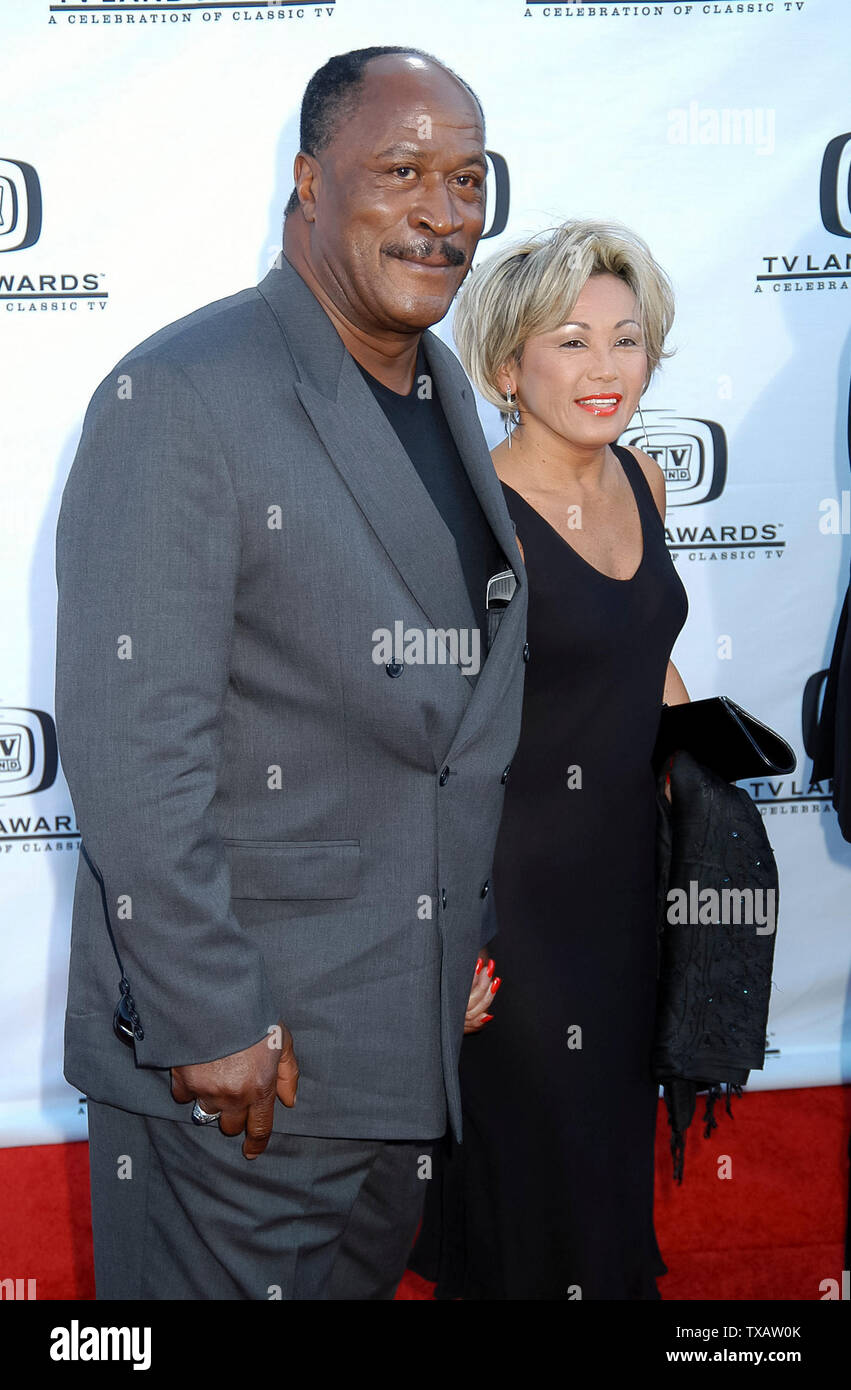 John Amos & Frau an der 2. jährlichen TV Land Awards - Ankunft im Hollywood Palladium in Hollywood, CA. Die Veranstaltung fand am Sonntag, 7. März 2004 statt. Foto von: SBM/PictureLux-Datei Referenz Nr. 33790-3213 SMBPLX Stockfoto