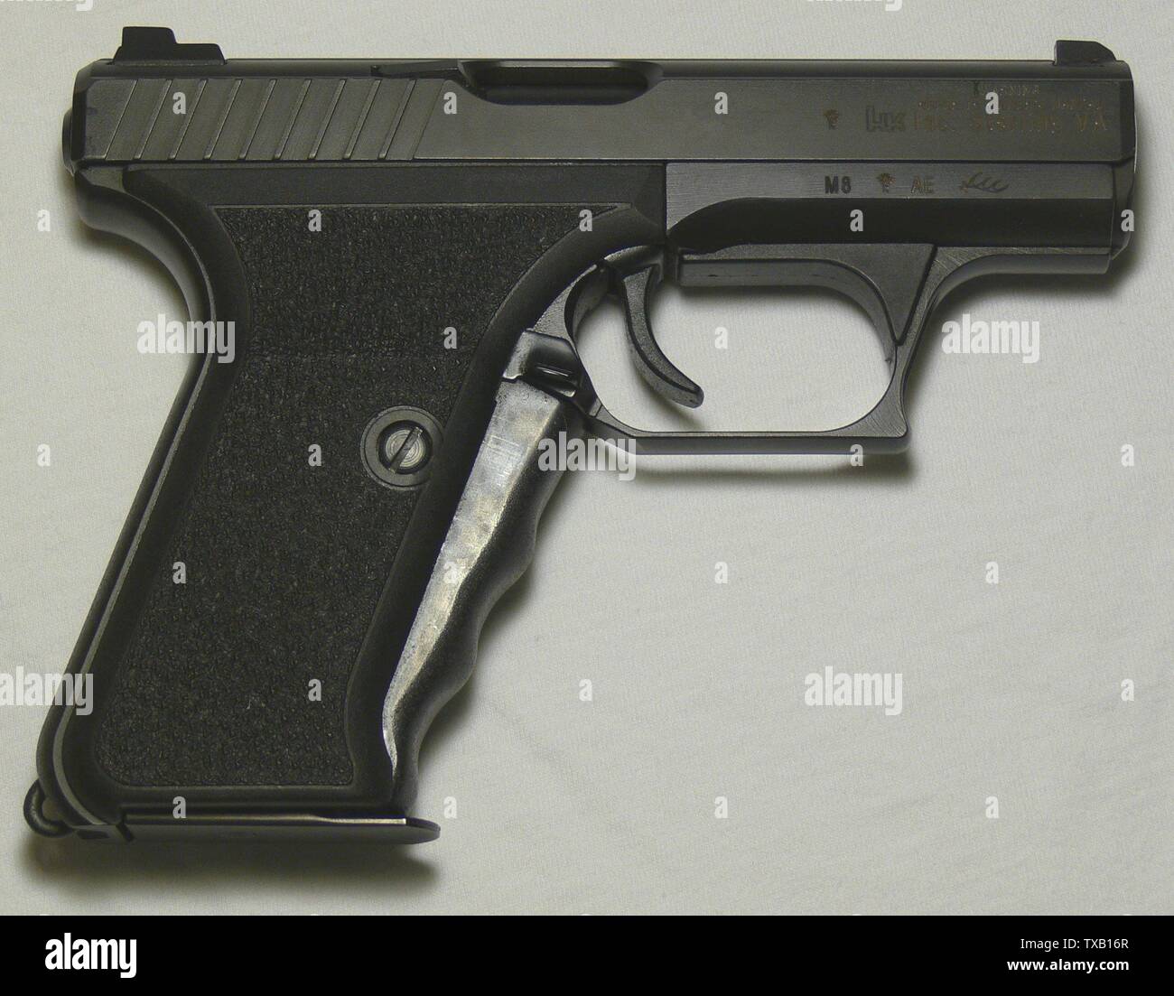 Pistolet p7m8 calibre 9 mm parabellum -Fotos und -Bildmaterial in hoher ...