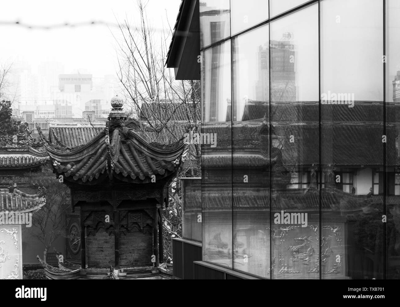 Keine Menschen, Architektur, Menschen, Straßen, Schwarz und Weiß, Windows, Häuser, Gebäude, Wohnung, Stadt, Tourismus, Licht, Natur, Gruppe (abstract), Alt, Zimmer, retro, innen, Schwarz und Weiß gemischt, Kunst Stockfoto