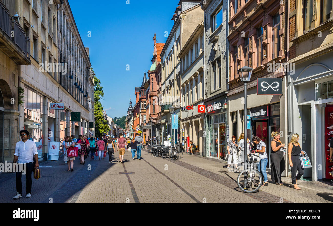 Hauptstraße Heidelberg, einem beliebten Einkaufs- und Fußgängerzone der Altstadt fahren Heidelberg, Baden-Württemberg, Deutschland Stockfoto