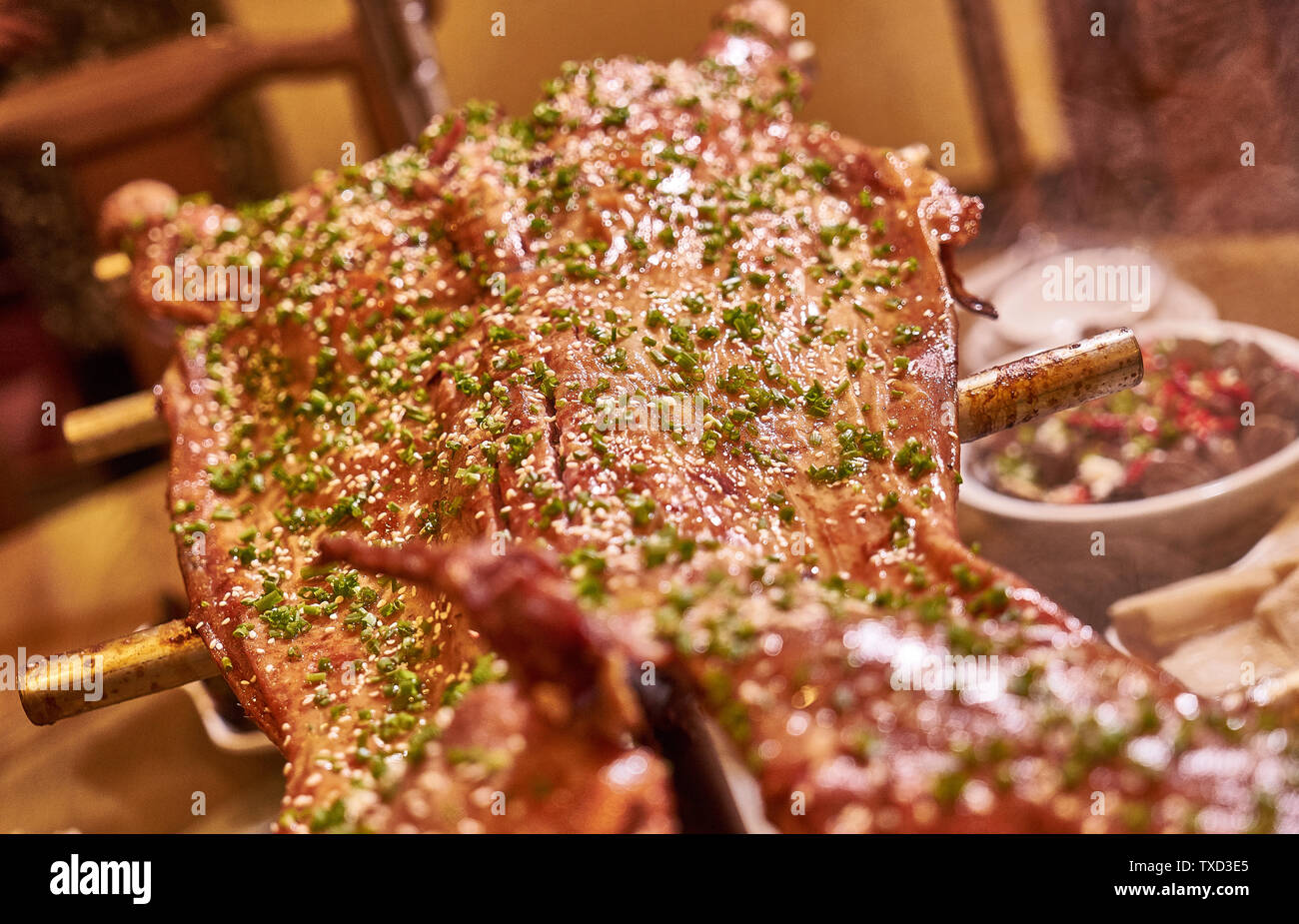 Gebratene ganze Schafe auf dem Ofen Stockfotografie - Alamy