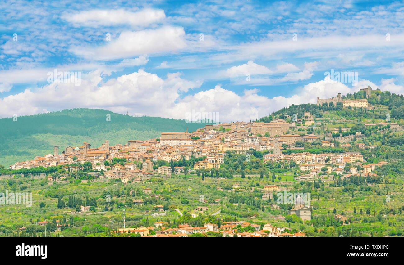 Cortona (Italien) - Die ehrfürchtigen historischen Zentrum des Mittelalters und der Renaissance Stadt auf dem Hügel, Region Toskana, Provinz Arezzo, im Frühling Stockfoto