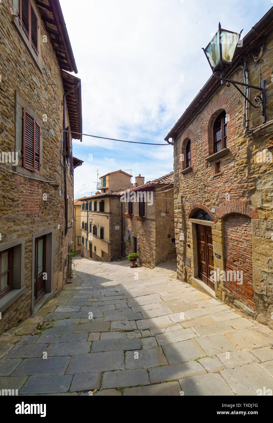 Cortona (Italien) - Die ehrfürchtigen historischen Zentrum des Mittelalters und der Renaissance Stadt auf dem Hügel, Region Toskana, Provinz Arezzo, im Frühling Stockfoto