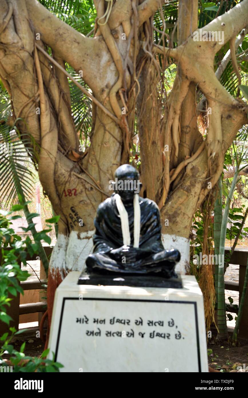 Statue von Mahatma Gandhi in Garten, Dandi, Gujarat, Indien, Asien Stockfoto