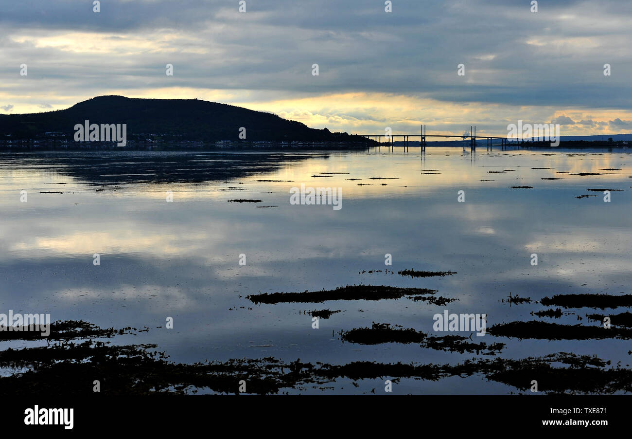 Am frühen Morgen am Ufer des Beauly Firth, Inverness, Schottland Stockfoto