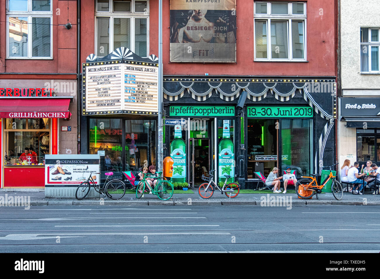 Mein Haus am See retro Bar und Nachtclub in Mitte-Berlin hosts NORDBRAND Likör Pfefferminz pop-up Festival & Urban Beach Bar Stockfoto