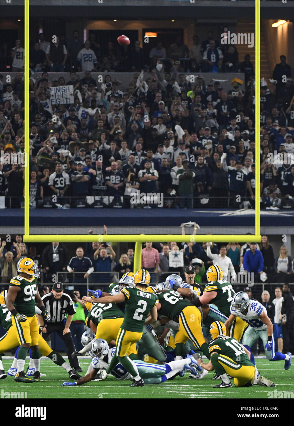 Green Bay Packers Kicker Maurer Crosby verbindet auf einem 51 Yard Field Goal mit keine Zeit die Dallas Cowboys 34-31 im NFC Teilungsendspielspiel bei AT&T Stadium in Arlington, Texas, am 15. Januar 2017 zu schlagen. Die Verpacker die Falken im NFC Championship Gesicht. Foto von Ian Halperin/UPI Stockfoto