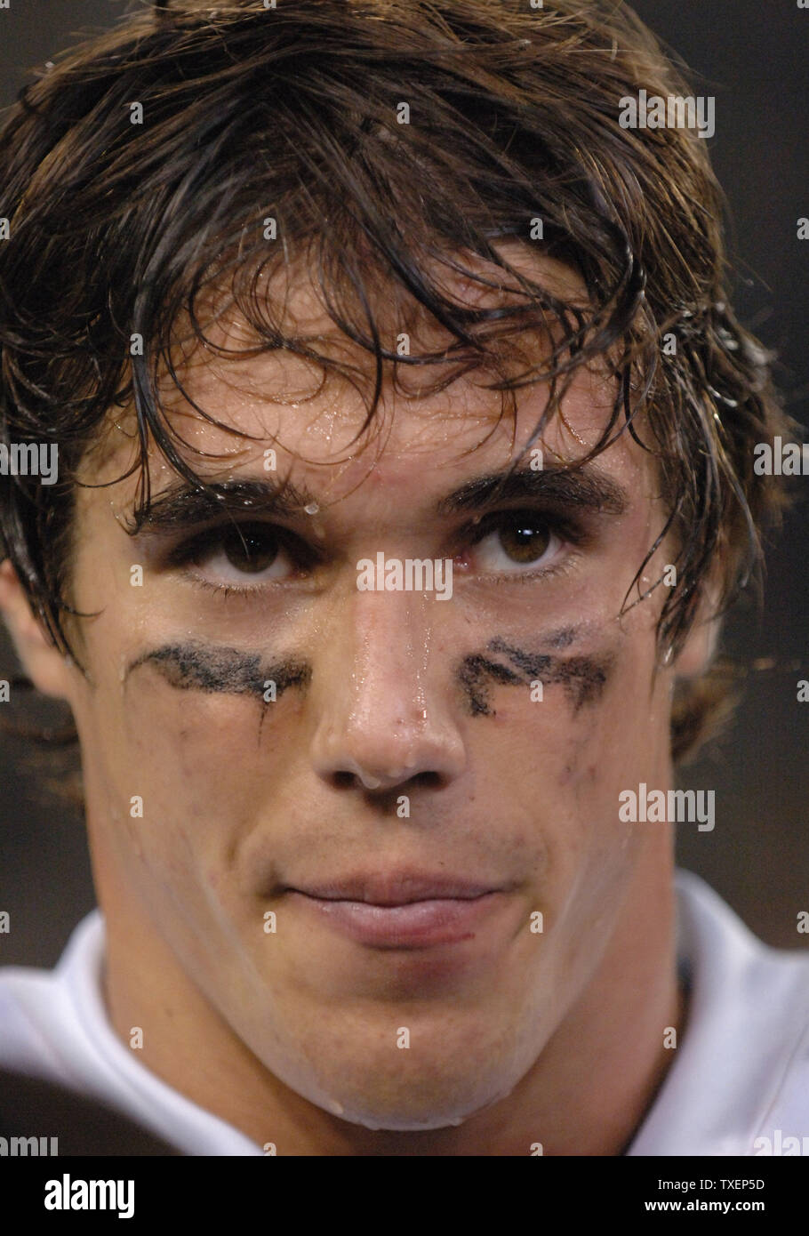 Notre Dame Quarterback Brady Quinn nach seinem Notre Dame Team zum Sieg gegen Georgia Tech bei Bobby Dodd Stadium in Atlanta, Ga., 2. September 2006. Notre Dame besiegte Georgia Tech 14-10. (UPI Foto/Peter Stöger) Stockfoto