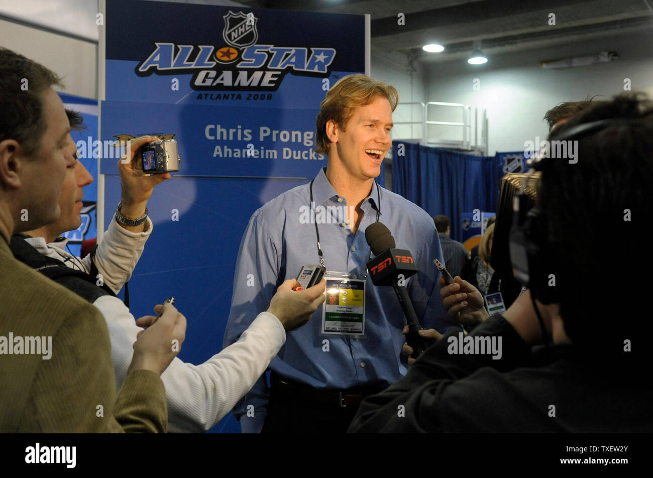 Western Conference All-Star Chris Pronger (Anaheim Ducks) spricht mit den Medien an der Philips Arena in Atlanta am 26. Januar 2008. 56. Der National Hockey League All-Star Game findet am 27. Januar statt. (UPI Foto/Roger L. Wollenberg) Stockfoto