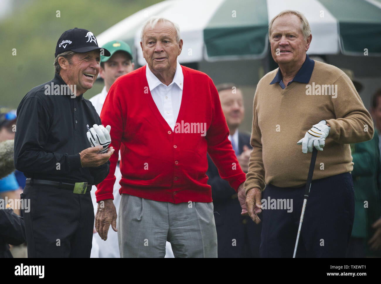 Ehrenmitglieder Vorspeisen, von Links nach Rechts, Gary Player, Arnold Palmer und Jack Nicklaus sprechen auf dem ersten T-Stück vor dem offiziellen Start des 2013 Masters in Augusta National am 11. April in Augusta, Georgia 2013. UPI/Kevin Dietsch Stockfoto