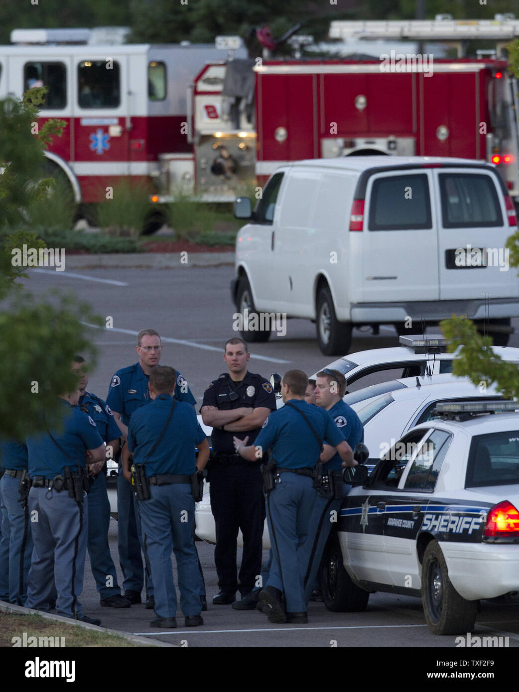 Vierzehn Film goers sind geschossen und getötet mit bis mehr Leute im Century 16 Kinos im Aurora Mall in Aurora, Colorado verletzt am 20. Juli 2012 bis 50. Die Opfer wurden an einer 24.00 Uhr Premiere des neuen Batman Film. UPI/Gary C. Caskey Stockfoto