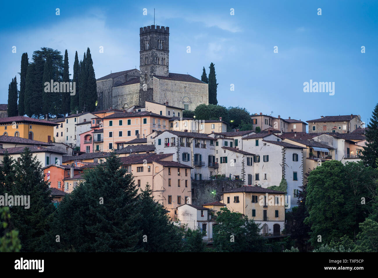 Die mittelalterliche Stadt von Barga, Garfagnana, Toskana, Italien Stockfoto