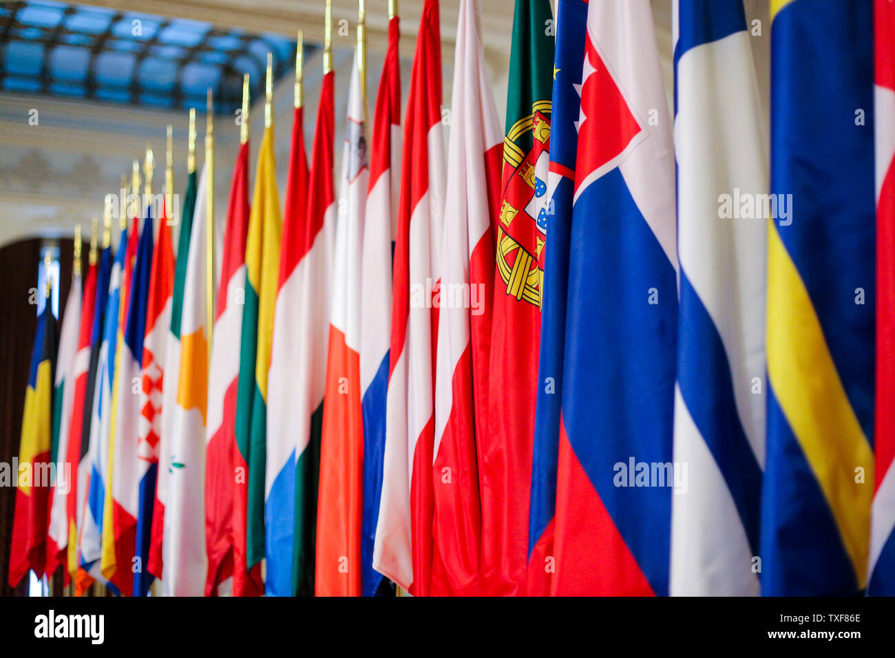 Die Mitgliedstaaten der Europäischen Union Flaggen neben anderen Stockfoto