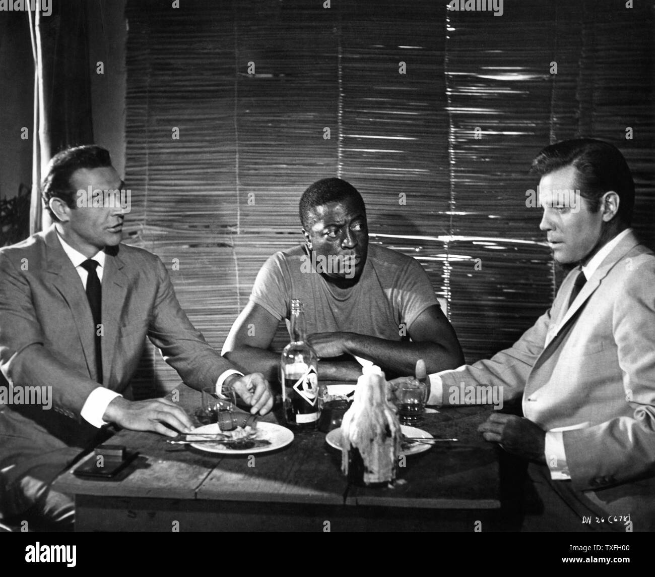 SEAN CONNERY als JAMES BOND 007 John KITZMILLER, wie Streit Jack Lord