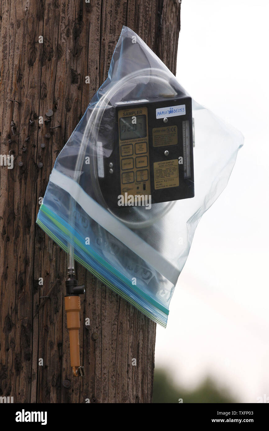 Ein Gerät überwacht die Luftqualität in der Nähe von Marshall, Michigan am 30. Juli 2010. Ein 30-Zoll - Durchmesser Pipeline irgendwann zwischen Sonntag Abend und Montag Morgen gebrochen, senden zwischen 800.000 und 1 Millionen Liter Öl in der Nähe Talmadge Creek und die Kalamazoo River. Bedenken über die Luftqualität südlich von Battle Creek führte die Evakuierungen Donnerstag, 30 freiwillige Austritte Anfang dieser Woche. UPI/Brian Kersey Stockfoto