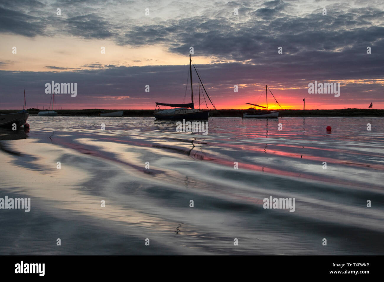 Sonnenuntergang am Burnham Overy Staithe, Norfolk. Stockfoto