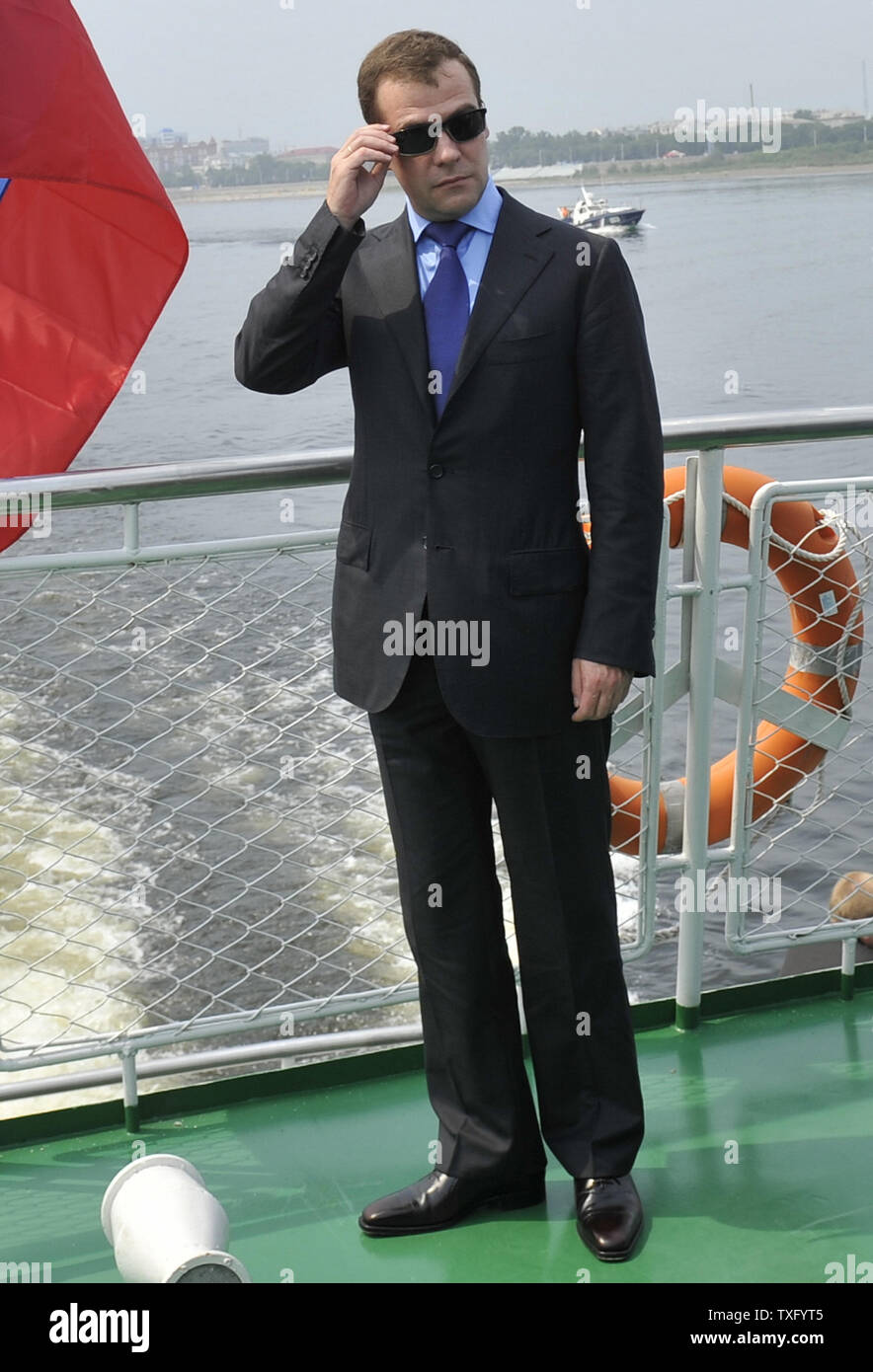 Der russische Präsident Dmitri Medwedew nimmt eine Bootsfahrt auf dem Amur im Fernen Osten Stadt blagoweschtschensk am 3. Juli 2010 während der Tour durch den Osten Russland. UPI/Alex Volgin Stockfoto