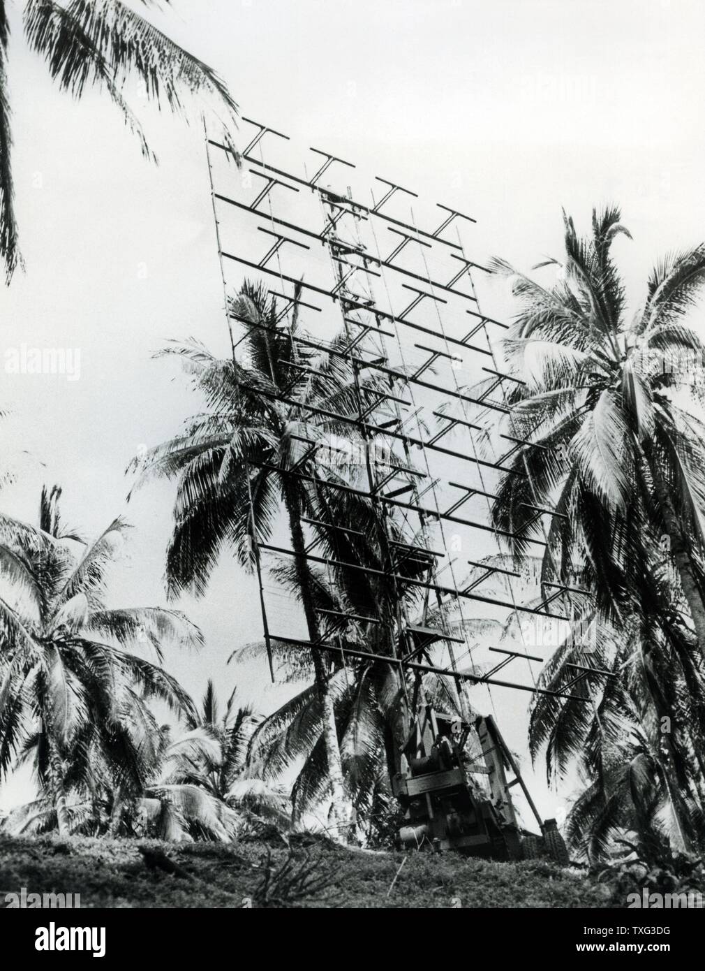 Us-Signal Corps Radio Modell 270 Radar Antenne (SCR-270). Rendova Inseln, Solomon Islands, 16. Juli 1943 Stockfoto