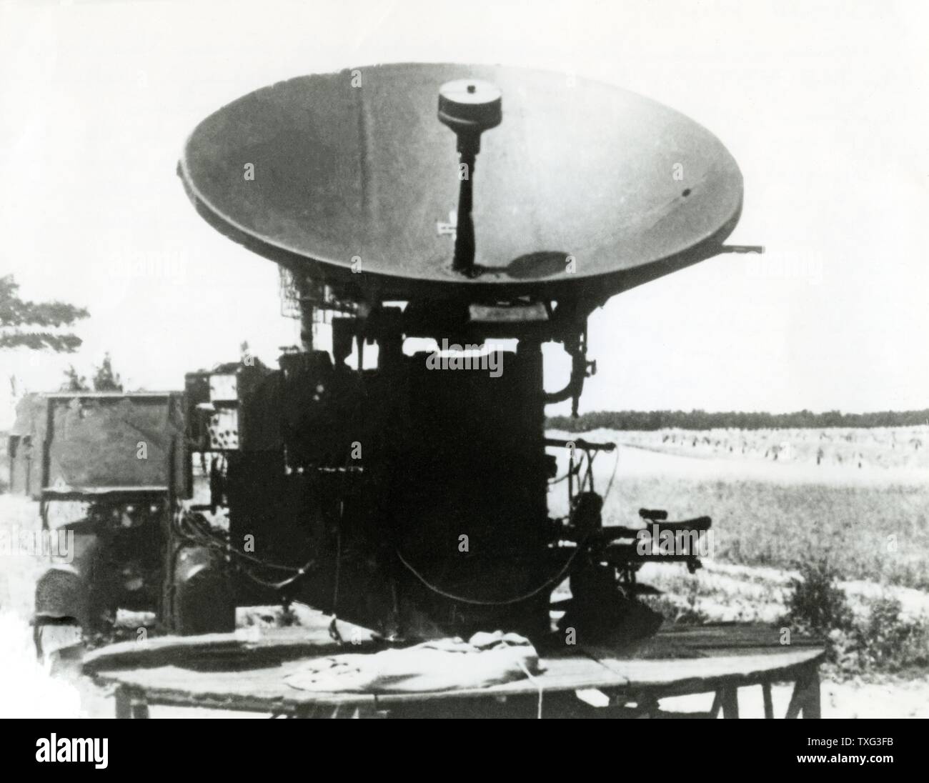 Anti Deutsche 'Würzburg C'-Flugzeug Radar mit Parabolreflektor entworfen von Telefunken. 1940 Stockfoto