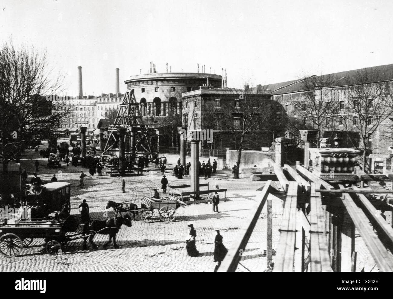 Bau der Pariser Metro Linie 2 (9 Station). Im Hintergrund die Rotonde de la Villette (oder barrière Saint-Martin). März 5, 1902 Stockfoto