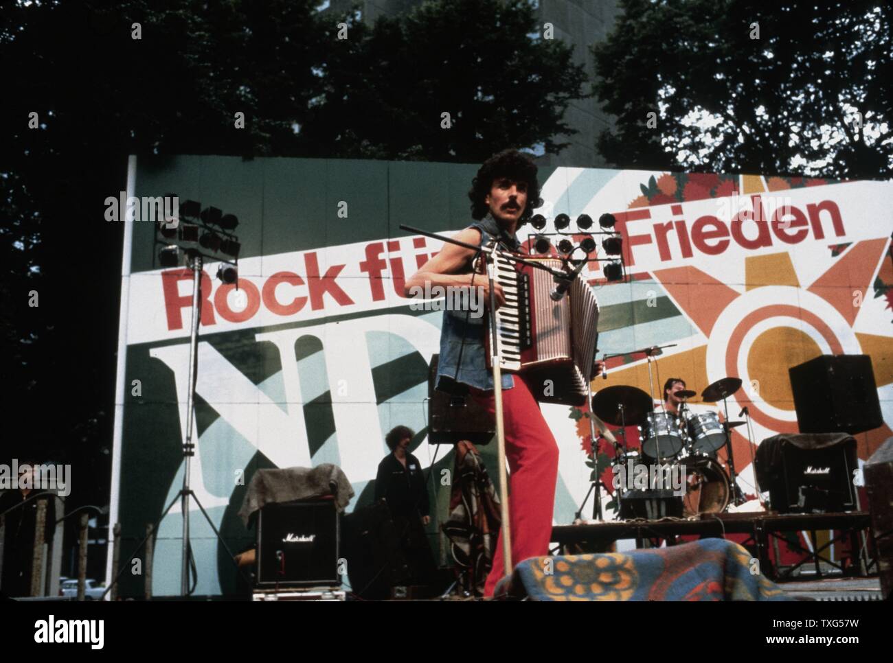 "Rock für den Frieden' Musik Festival im Volkspark Friedrichshain, Berlin, Deutschland. 1982 Stockfoto