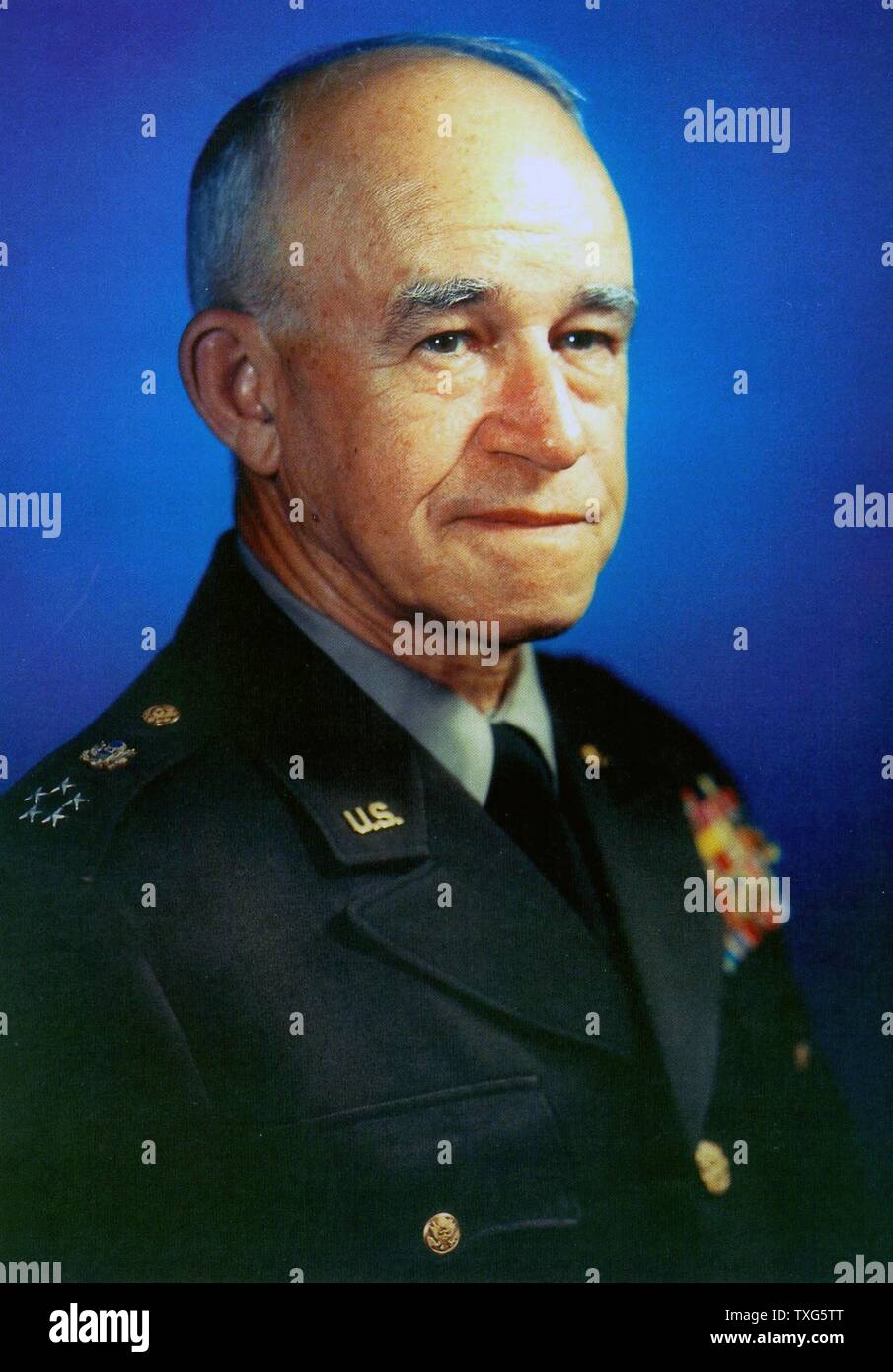 Omar Nelson Bradley, amerikanischer General, U.S. Army Field Commander sowohl in Nordafrika und Europa während des Zweiten Weltkriegs. Erste Vorsitzende des Generalstabs von Präsident Truman ernannt. Stockfoto