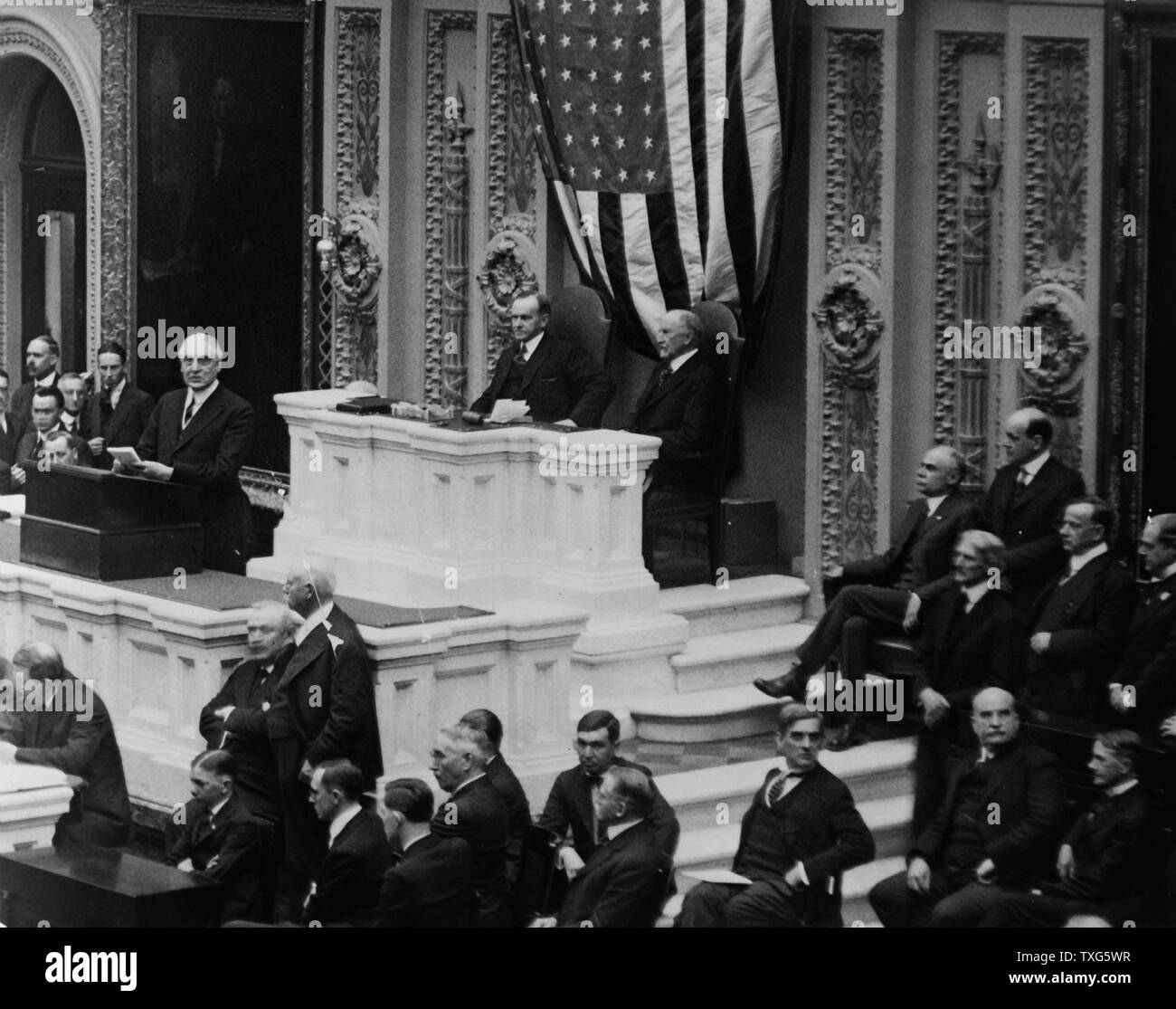 Warren Harding, 29. Präsident der Vereinigten Staaten von Amerika (1921-1923). Harding Adressierung Kongress 1922, Vizepräsident Calvin Coolidge in den Stuhl Stockfoto