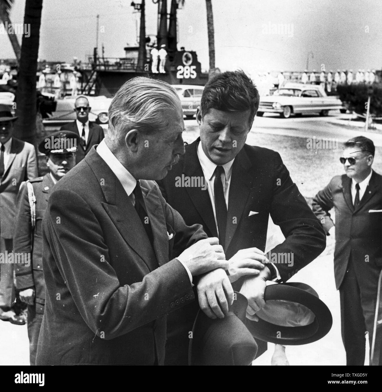Britischer Premierminister Harold Macmillan mit US-Präsident John F. Kennedy, in Key West, März 1961 Stockfoto