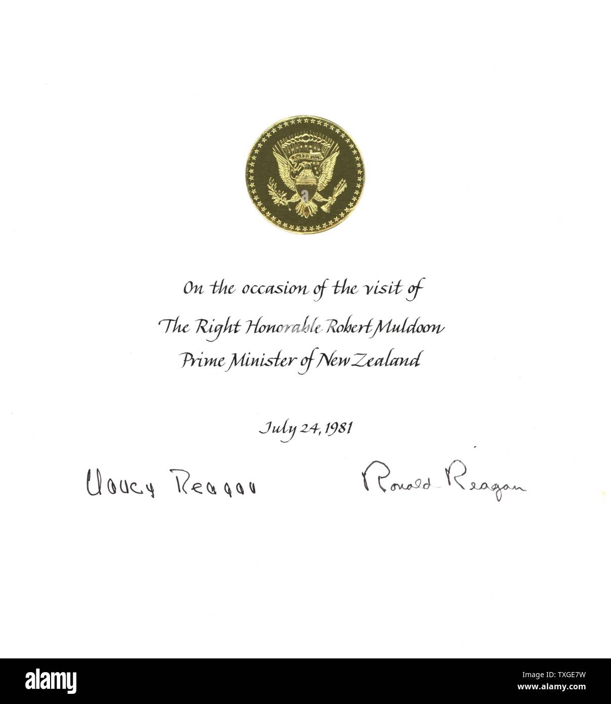 Ein Zertifikat zum Gedenken an Premierminister Robert Muldoon Besuch bei Präsident Ronald Reagan und First Lady Nancy Reagan. Datierte 1981 Stockfoto