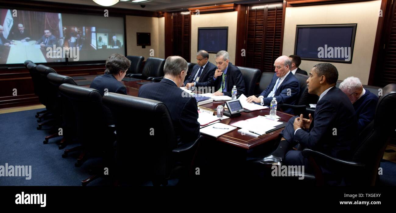 Präsident Barack Obama im Weißen Haus Lage Zimmer während einer Videokonferenz mit irakischen Führer 2013 Stockfoto