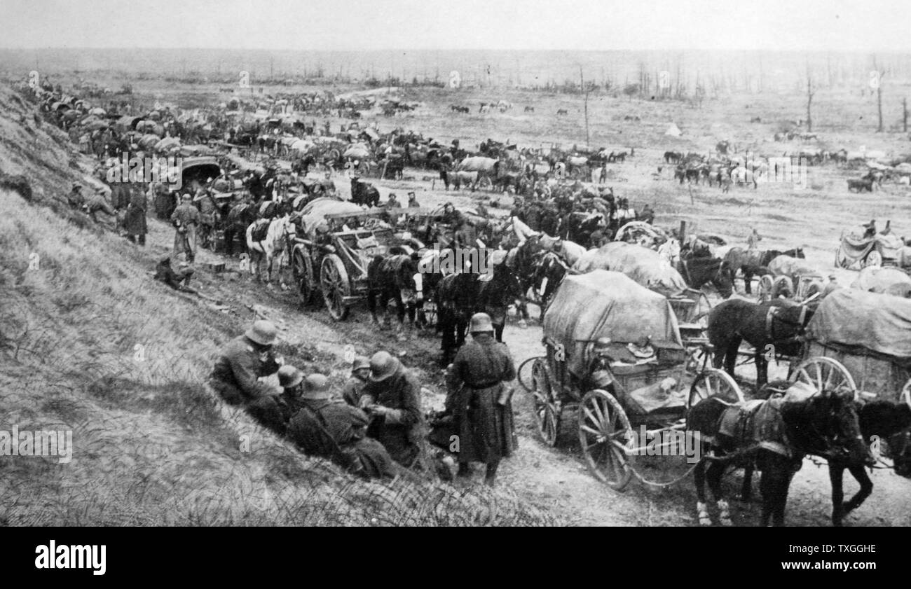 Ersten Weltkrieg: deutsche Soldaten transportieren, Bestimmungen und Versorgungsmaterialien durch Belgien 1914 Stockfoto