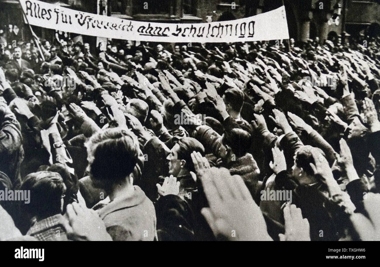Fotoabzug des deutsch-österreichischen Demonstration gegen Kurt Schuschnigg (1897-1977) Bundeskanzler der Bundesrepublik Österreich bis der Anschluss. Vom 20. Jahrhundert Stockfoto