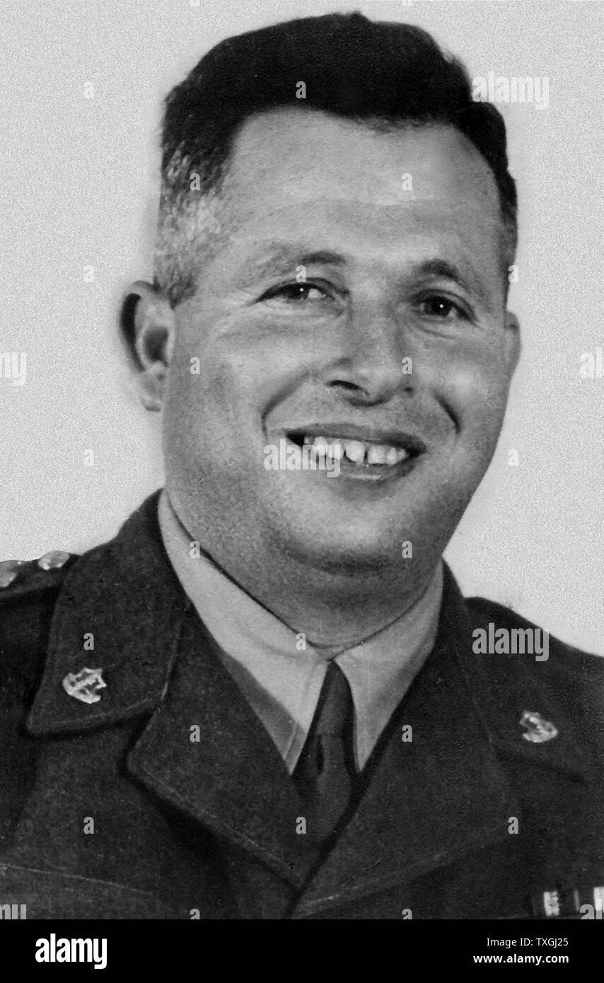 Asaf Simhoni (1922 - 6. November 1956) war ein Generalmajor in der israelischen Armee. Head of Northern Command, Assistent Leiter der Betriebsdirektion und später als Leiter des Southern Command. Simhoni Leitung Israels Bemühungen während der Suez-Krise. Er starb in der Nacht zum Kriegsende bei einem Flugzeugabsturz Stockfoto