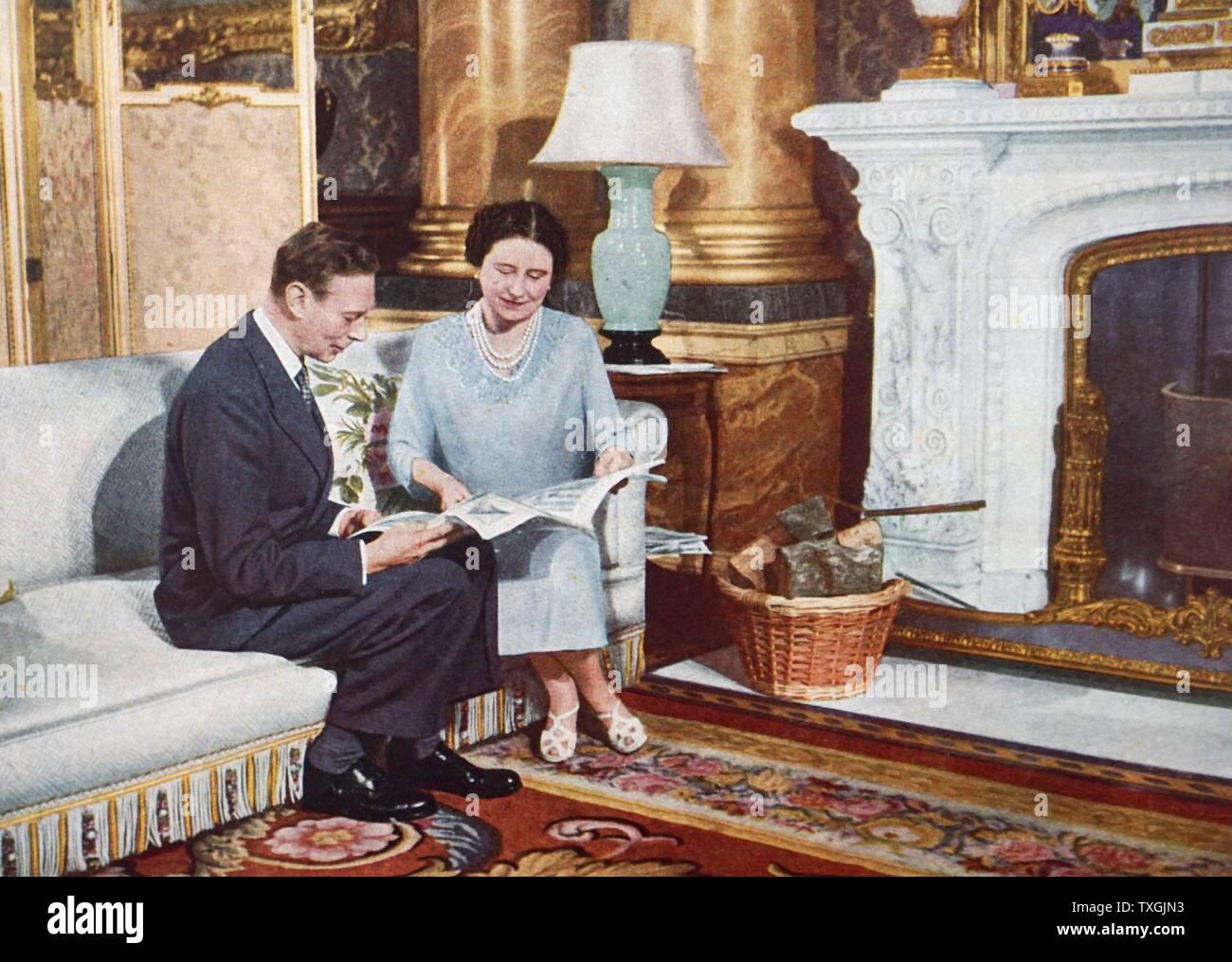 Königin Elizabeth (Gemahlin George VI) mit George dann König des Vereinigten Königreichs und der Besitzungen des britischen Commonwealth vom 11. Dezember 1936 bis zu seinem Tod Stockfoto