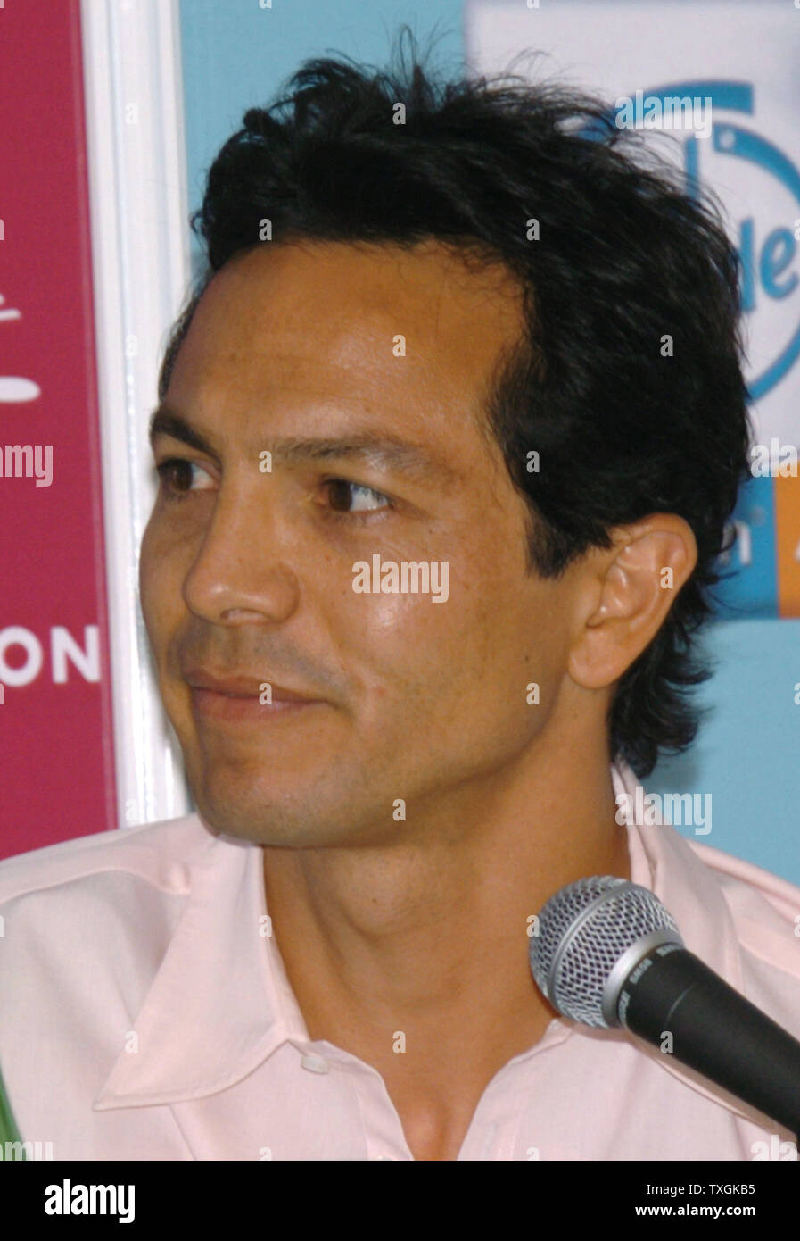 Schauspieler Benjamin Bratt besucht eine Pressekonferenz für "The Woodsman" im amerikanischen Pavillon 17. Mai 2004 während der Filmfestspiele von Cannes in Cannes, Frankreich. (UPI Foto/Christine Kauen) Stockfoto